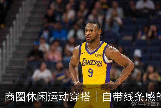 商圈休闲运动穿搭｜自带线条感的灰瑜伽裤，轻松穿出松弛活力感